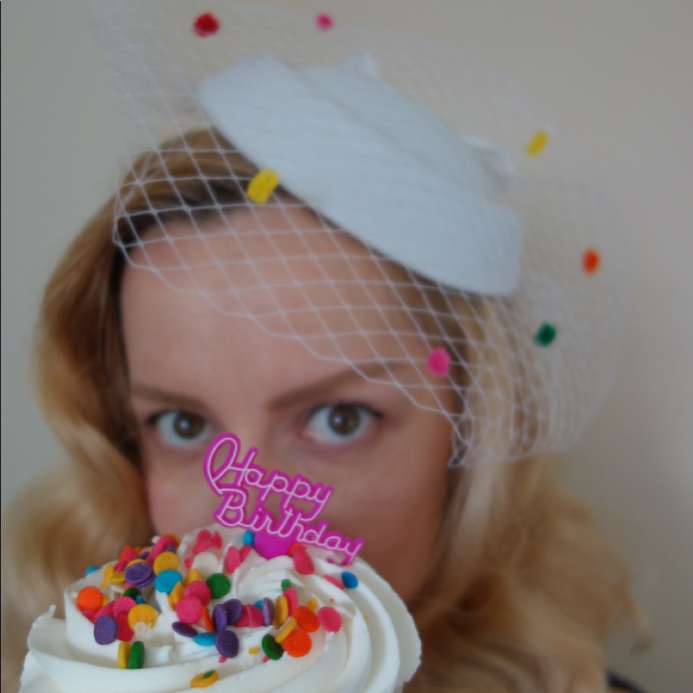 Birthday Fascinator with Confetti Veil 🎉 - Picture 4 of 4